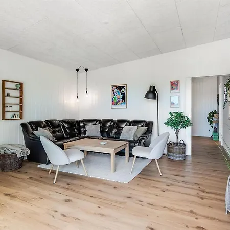 度假居 Arjuna - 750m From The Sea By Interhome